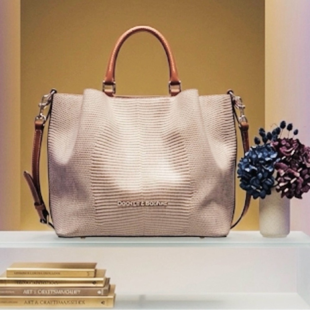Dooney & Bourke Lizard Embossed Large Leather Barlow convertible bag - like New - Picture 15 of 16